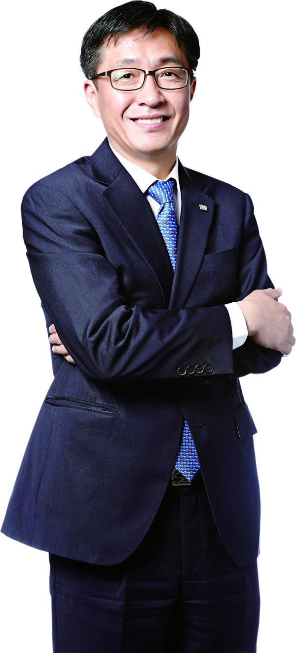 이상건은 센터장은 〈KBS라디오〉 '경제포커스', 〈MBC라디오〉 '손에 잡히는 경제' 등에 출연해 인기를 모았고 지금도 〈SBS〉 '목돈연구소-알쓸투잡'에서 인기몰이 중이다.