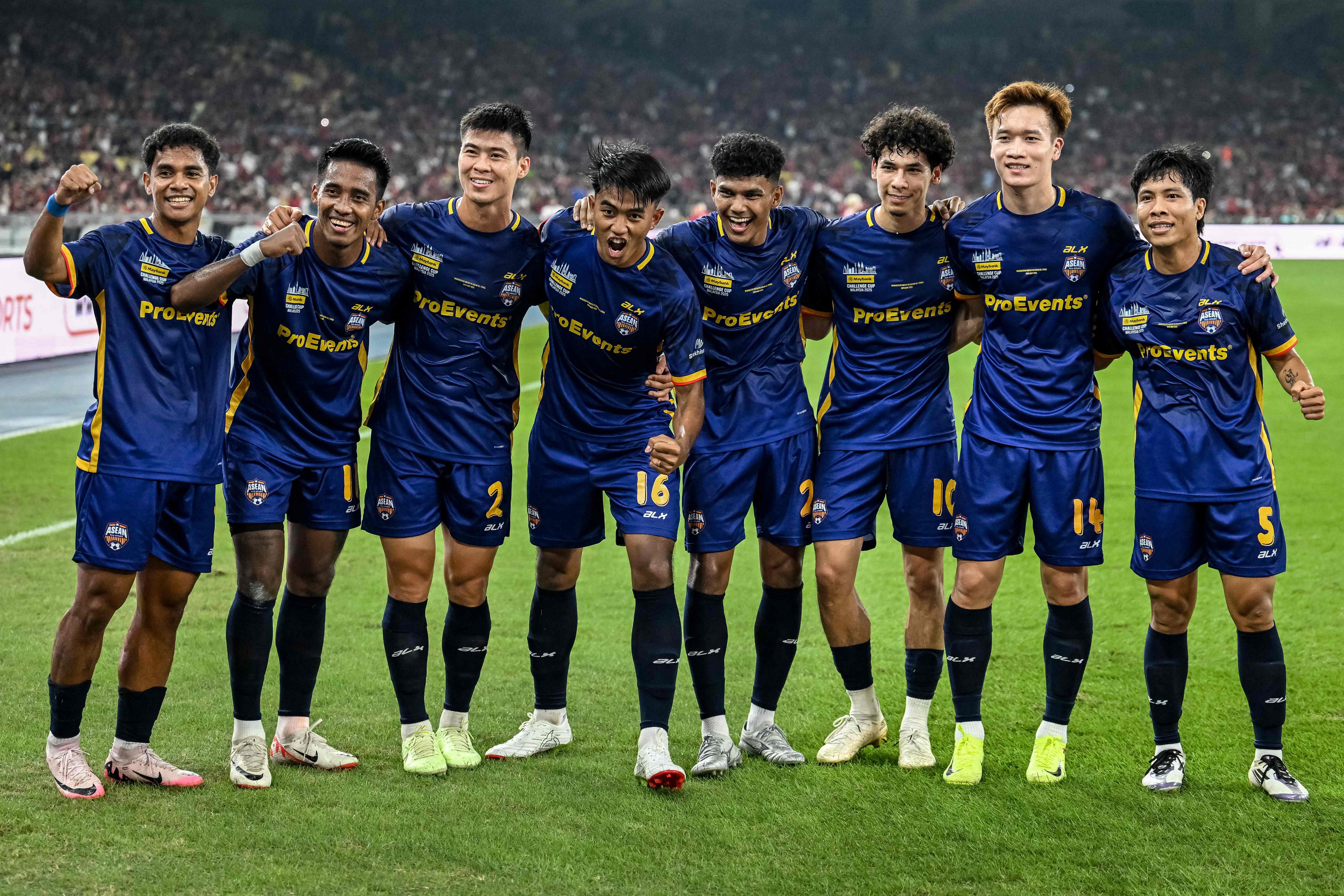 마웅 마웅 르윈(왼쪽에서 두 번째)의 득점 후 세리머니 (AFP=연합뉴스)