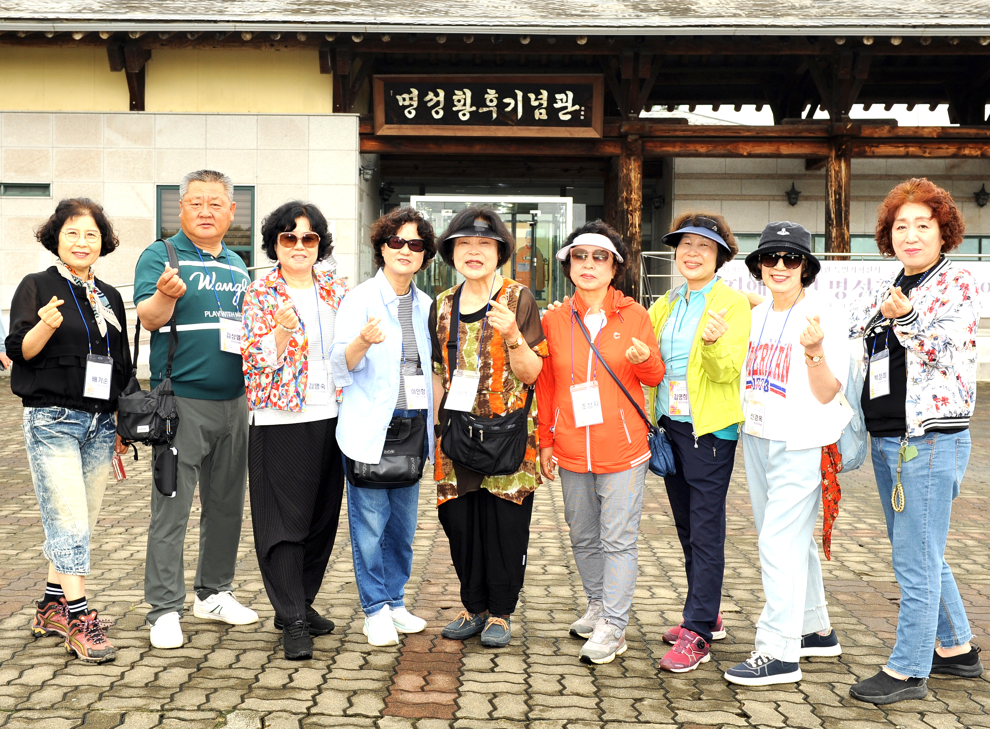 맨 왼쪽이 배기순 주민자치회원, 맨 오른쪽이 박정례 회원