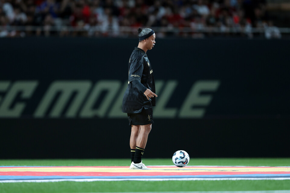 규칙이 조금 낯설었을까. 굳어버린 호나우지뉴 [사진 제공 넥슨, 김정수, 정재훈]