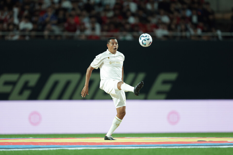 드롭볼을 받기 일보직전의 질베르투 실바 선수 [사진 제공 넥슨, 김정수, 정재훈]