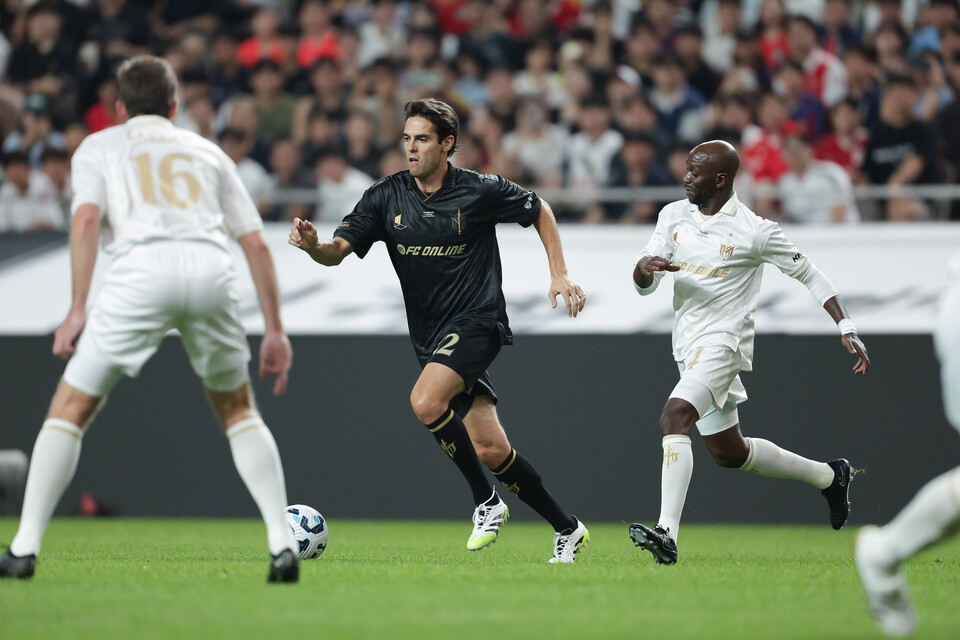 후반전 초반까지 그야말로 맹활약한 카카 선수 [사진 넥슨, 정재훈, 김정수, 이완복]