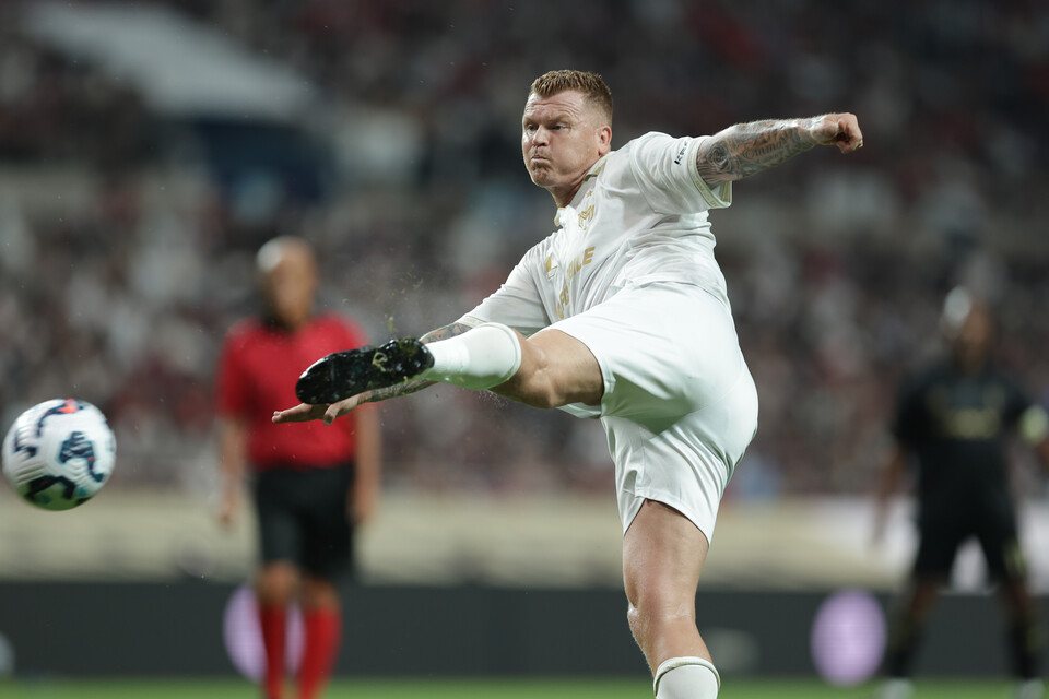 리세 선수의 발리킥! [사진 넥슨, 정재훈, 김정수, 이완복]