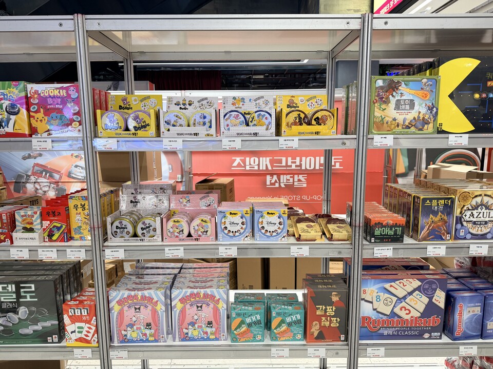 방문해 보면 규모와 보드게임 종류에 놀라게 된다.