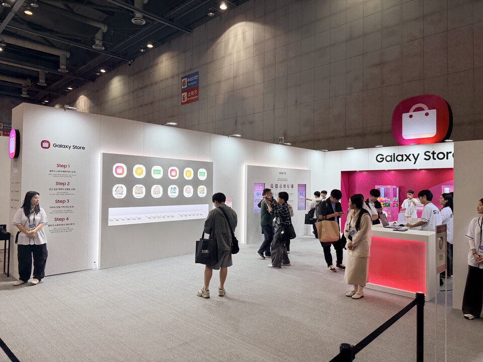 갤럭시 스토어 부스. 이곳에서는 내가 좋아하는 캐릭터를 활용한 한정 키링을 얻을 수 있으니 필히 이곳부터 공략하자.