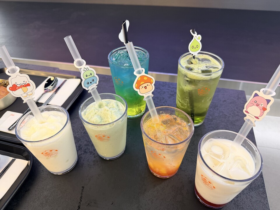 개인적으로는 아지트 엘릭서를 추천한다. 위쪽 첫 번째 청량해 보이는 음료다. 먹어보면 안다.