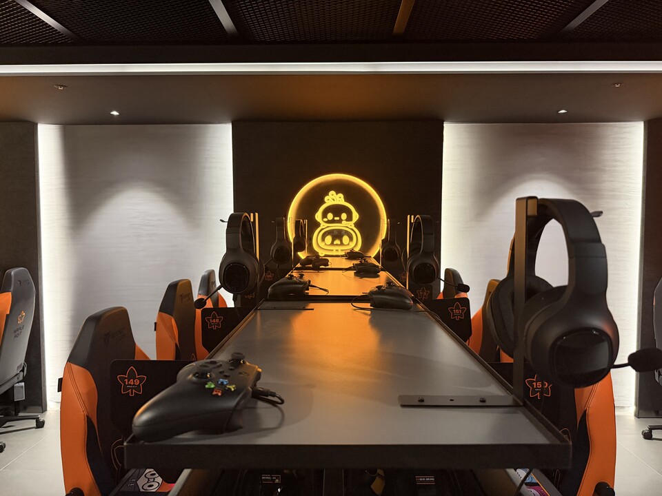 어디를 가도 블랙 & 오렌지! 그리고 메이플!