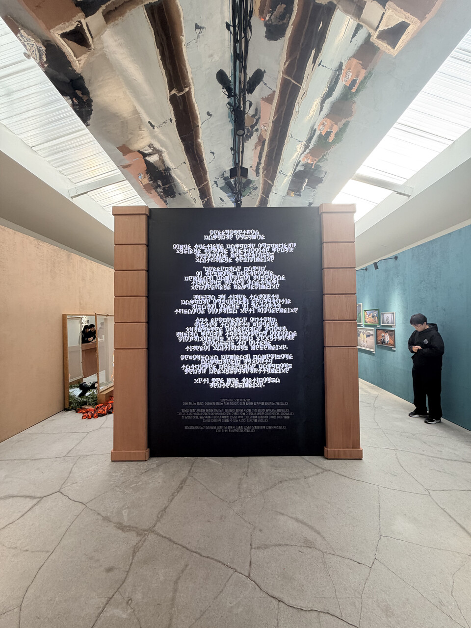 입구에 들어가면 바로 보인다.