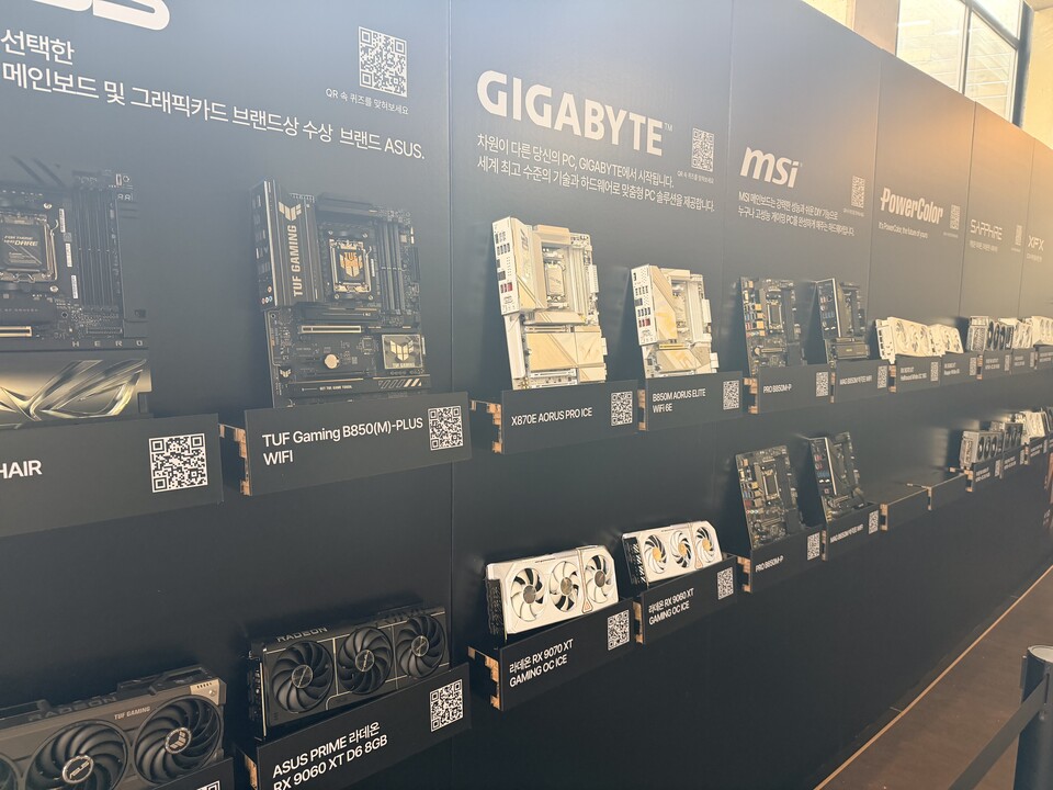 AMD 기술력을 한 눈에 볼 수 있는 전시공간.