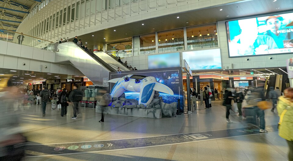 플스5 〈아스트로봇〉 초대형 전시물