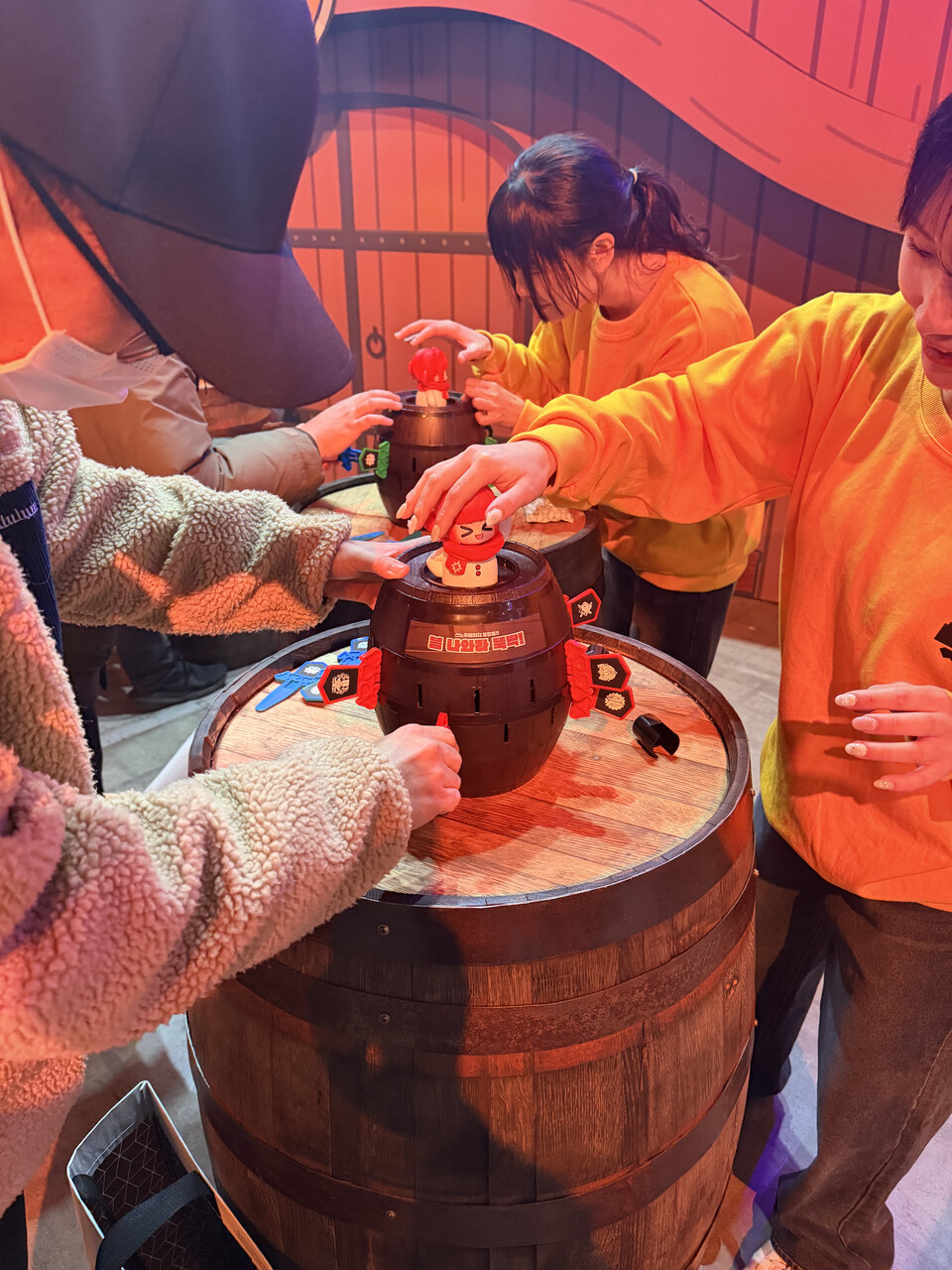 스노우메이지의 비상을 가로 막고 있는 스태프. (농담)