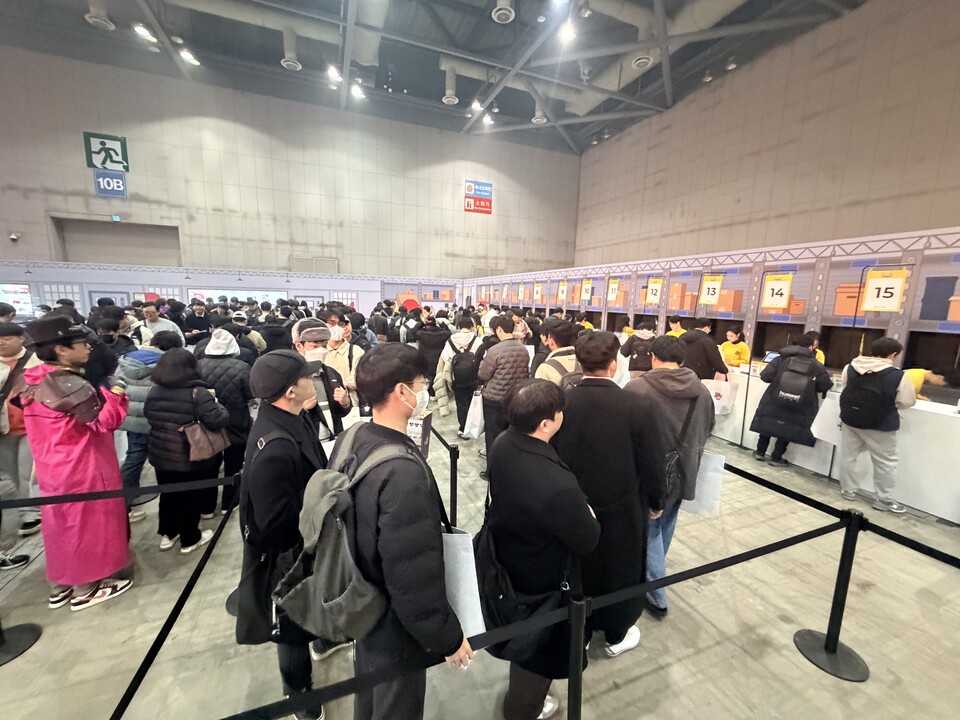 굿즈 구매 대기줄의 모습.