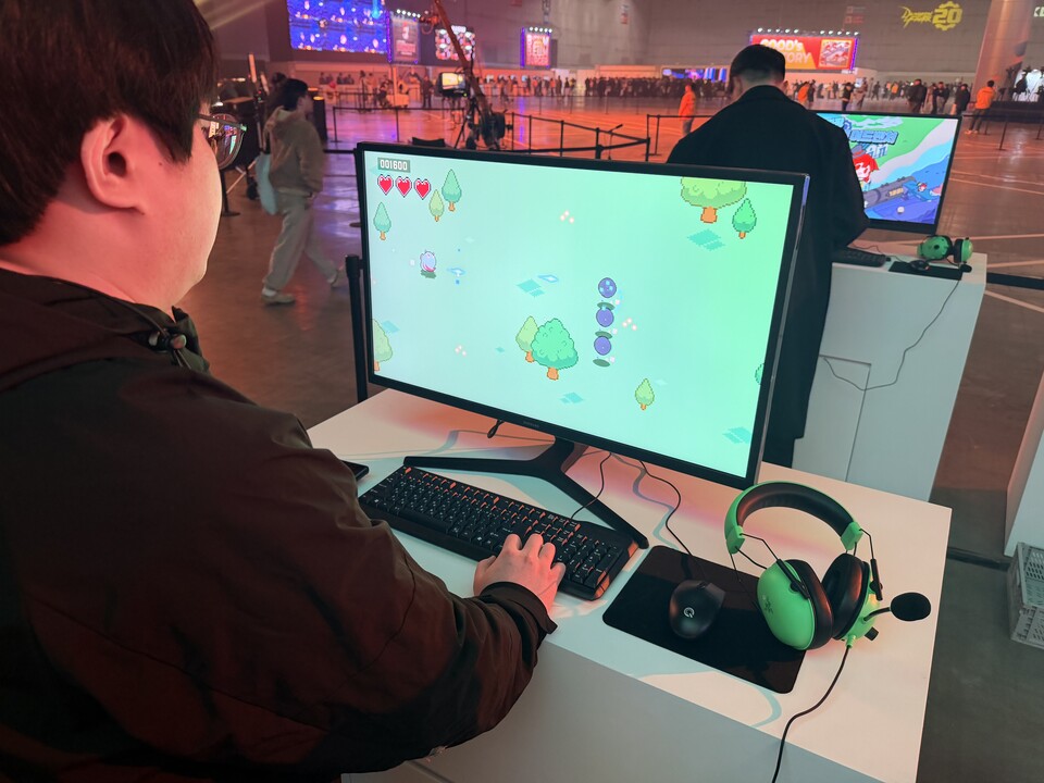 8비트 미니게임도 시연해보자.