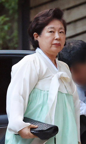 [데스크칼럼] 현정은의 귀환 : 다시 올라가는 현대엘리베이터 - 뉴스 썸네일 이미지