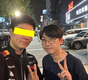 [스포츠쏙기업]② T1···최태원 SK 회장 동거인 아들이 페이커 경기 보... - 뉴스 썸네일 이미지